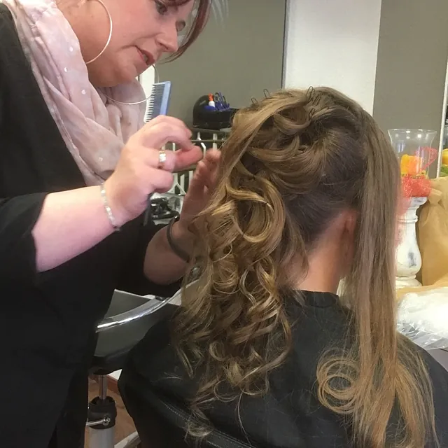 Friseur Creativ in Bad Segeberg Hochzeitsfrisuren